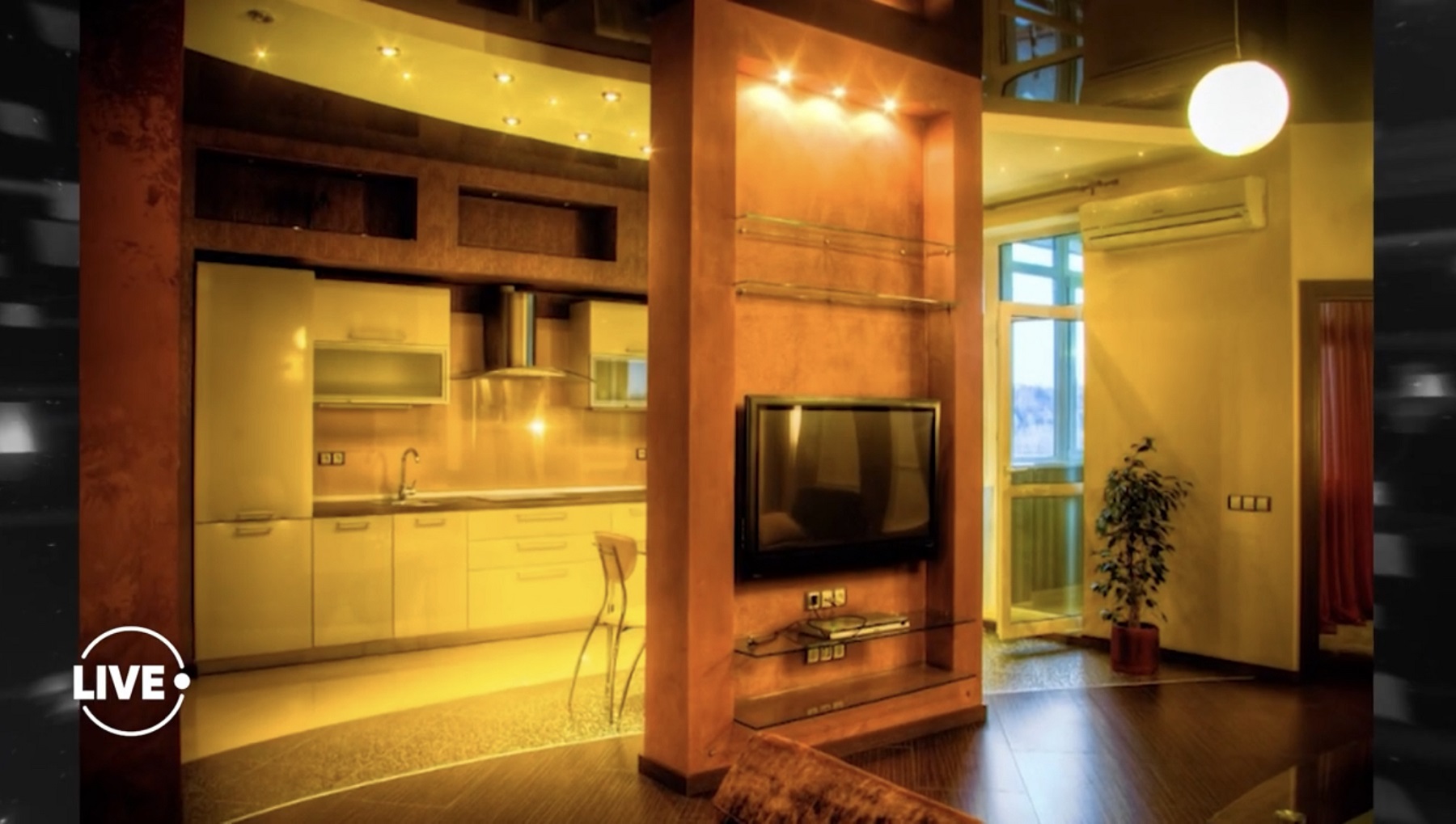 Однушка біля костелу та особняк під Києвом з &quot;дірою&quot; у спальні: як виглядає житло Влада Ями (відео)